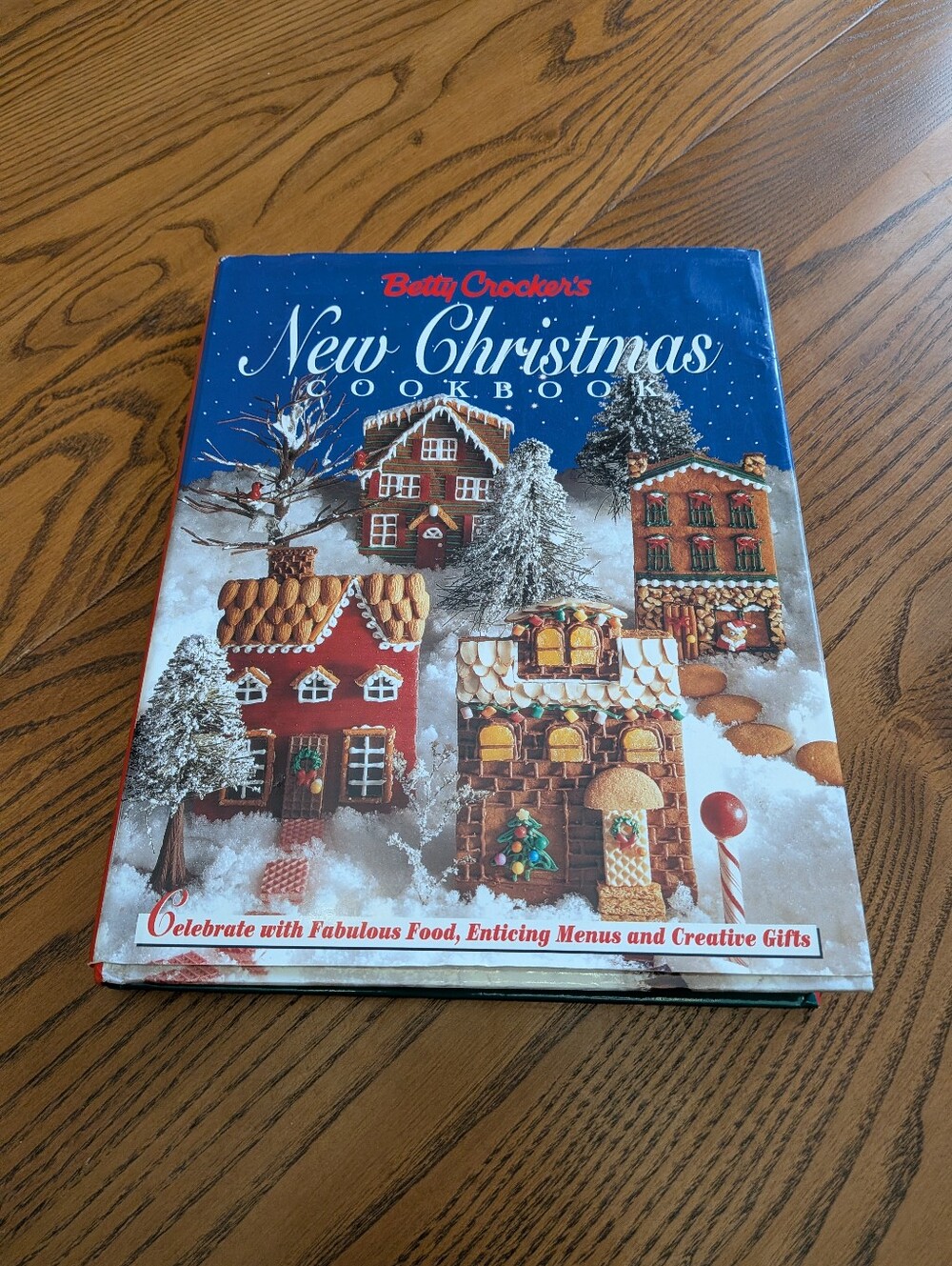 Betty Crocker New Christmas CookBook 1993. Hardcover With Jacket. 11x9 Inches.